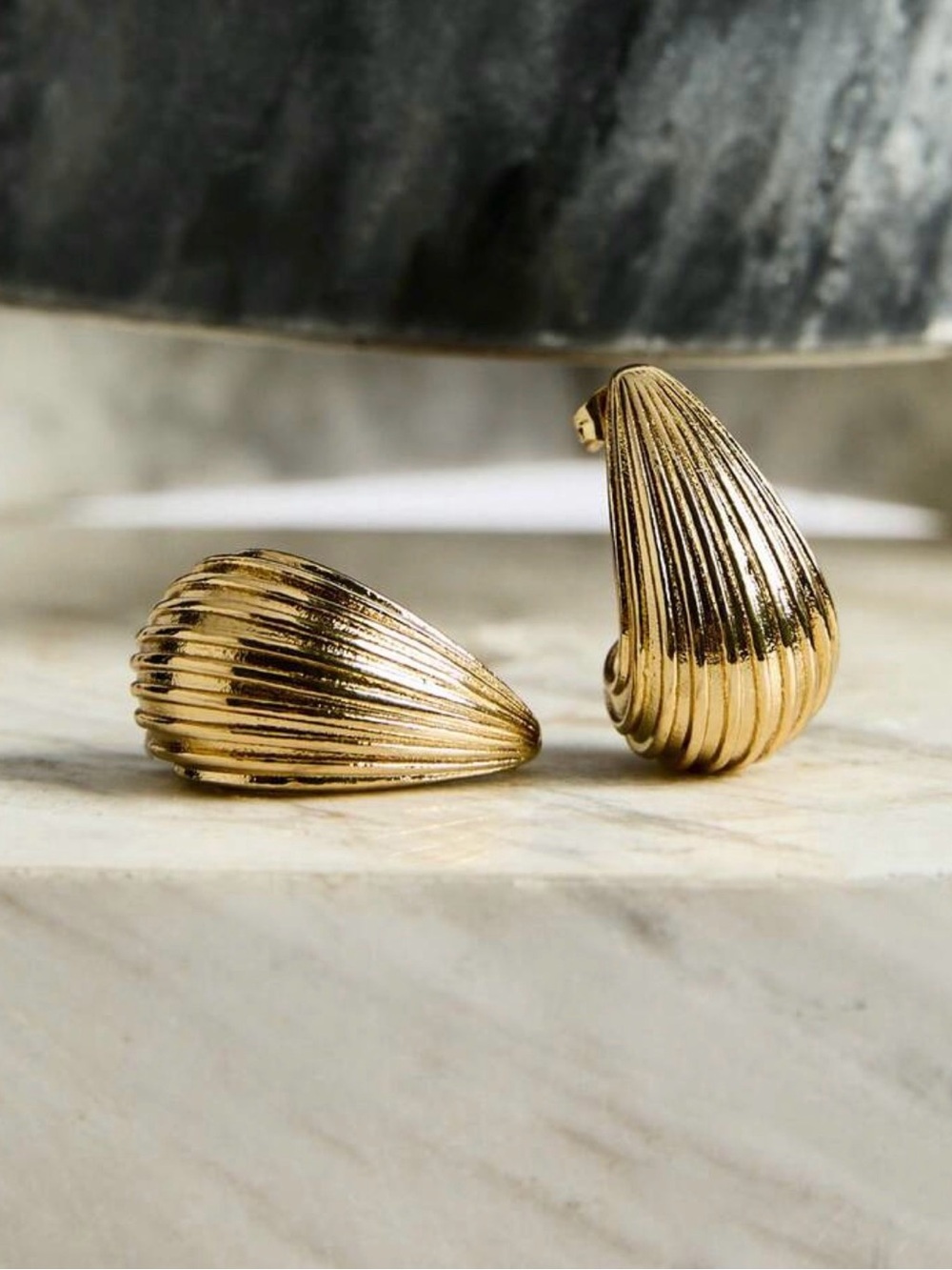 Stainless steel Classic Ribbed Teardrop Earrings - Gold